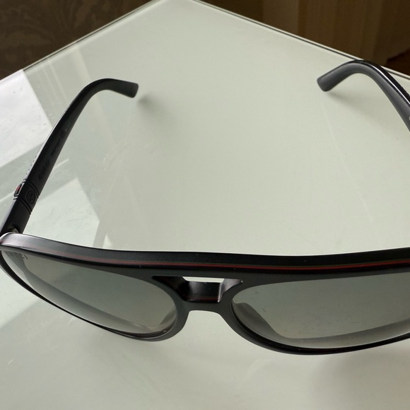 Gucci Black Polarized Sunglasses 1065/S - Picture 8 of 11